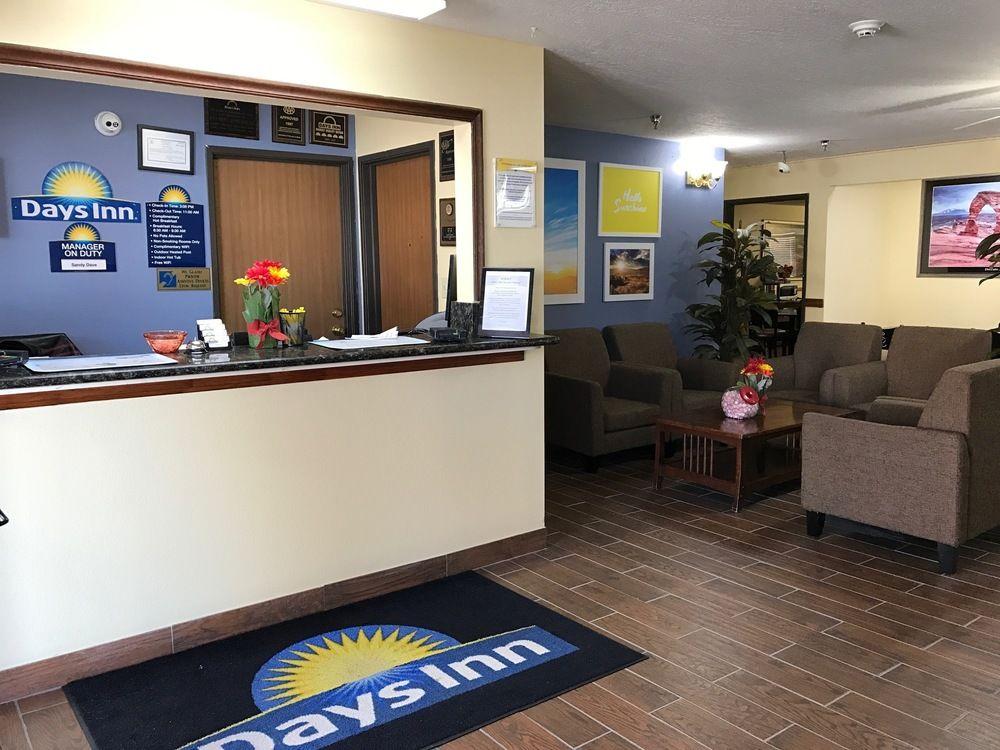 Days Inn By Wyndham Моуаб Екстериор снимка