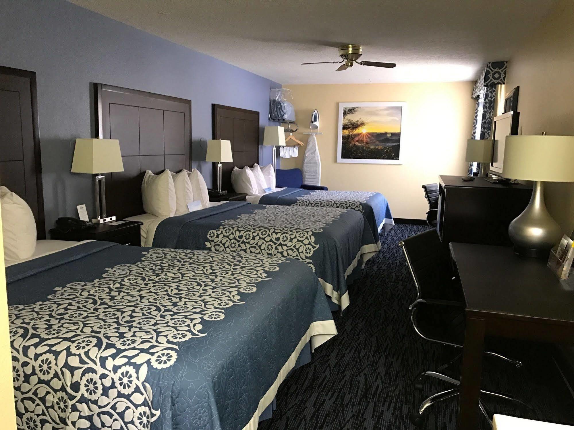 Days Inn By Wyndham Моуаб Екстериор снимка