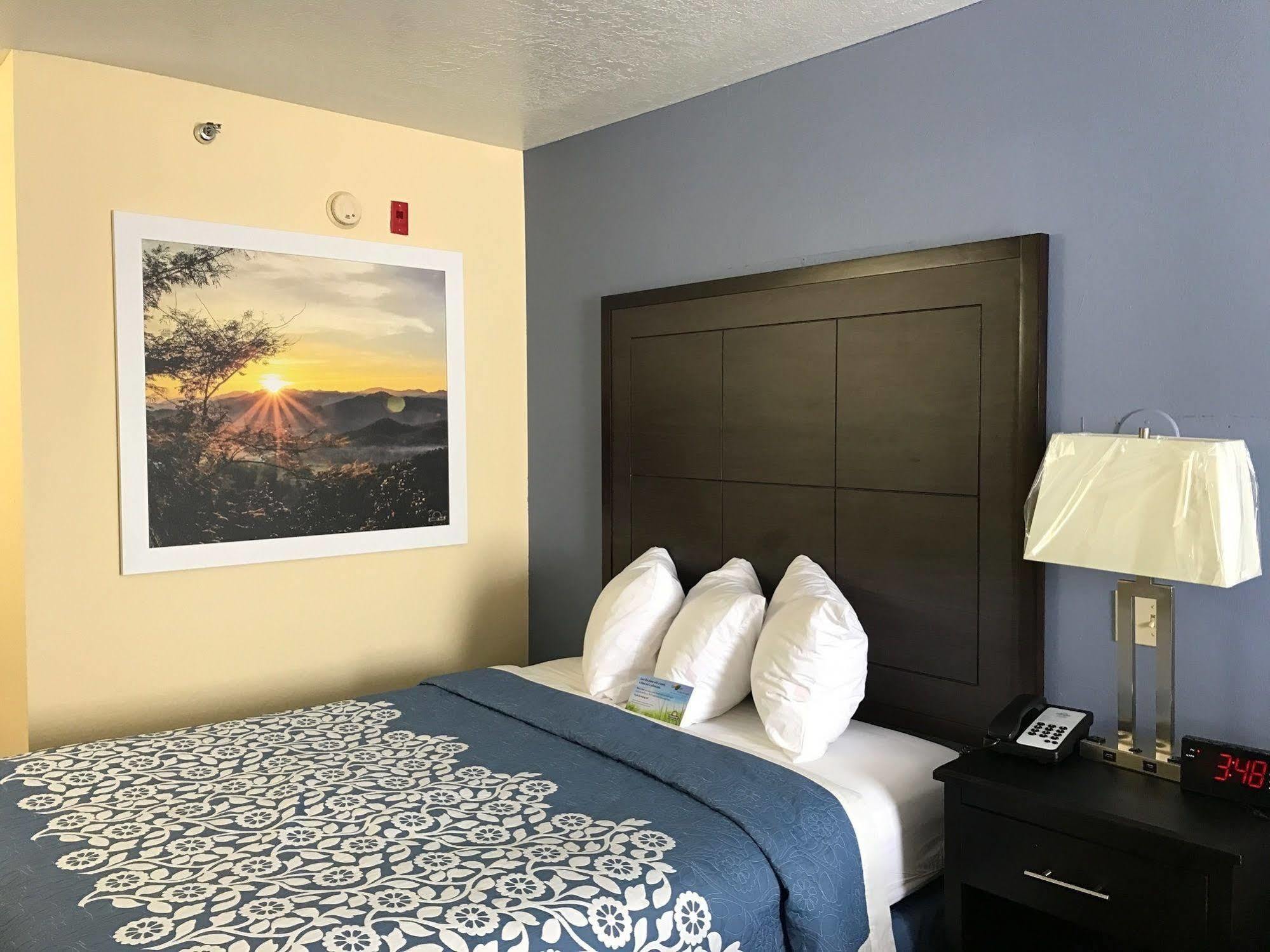 Days Inn By Wyndham Моуаб Екстериор снимка